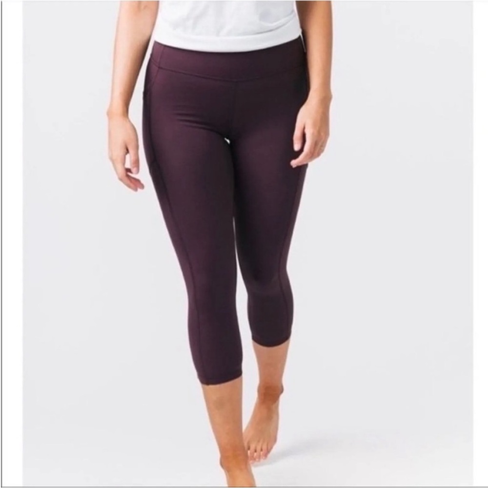 Zyia Active Pocket Brilliant Hi-Rise Capri 20"‎ Leggings in Purple size 4